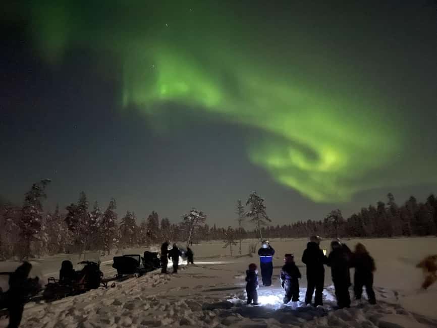 Ylläs: Northern Lights Snowmobile Safari with Transfers - Pickup in Ylläs and the short ride to the safari house